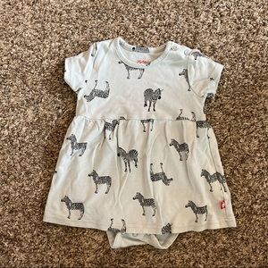 Zutano girls romper neutral gray black